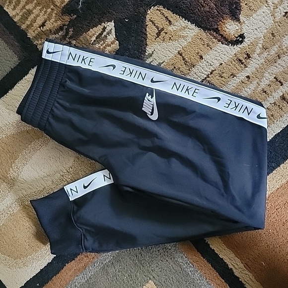 Girls Nike Joggers - Picture 1 of 4